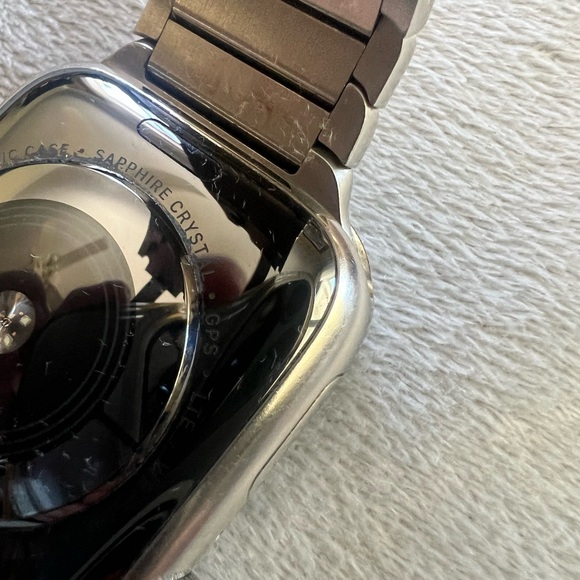 Apple Watch with stainless steel bracelet band/44 mm series 4 ready to pair - Picture 11 of 16